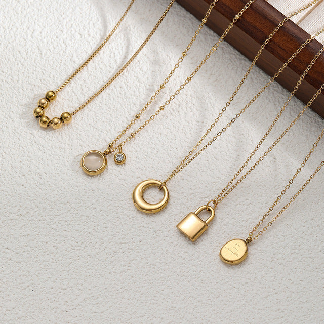 Oval Pendant Rope Necklace